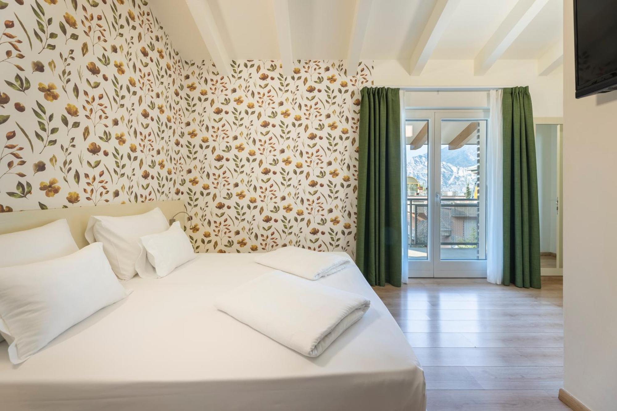 Hi Hotels Torbole - Pool & Spa Торболе Экстерьер фото