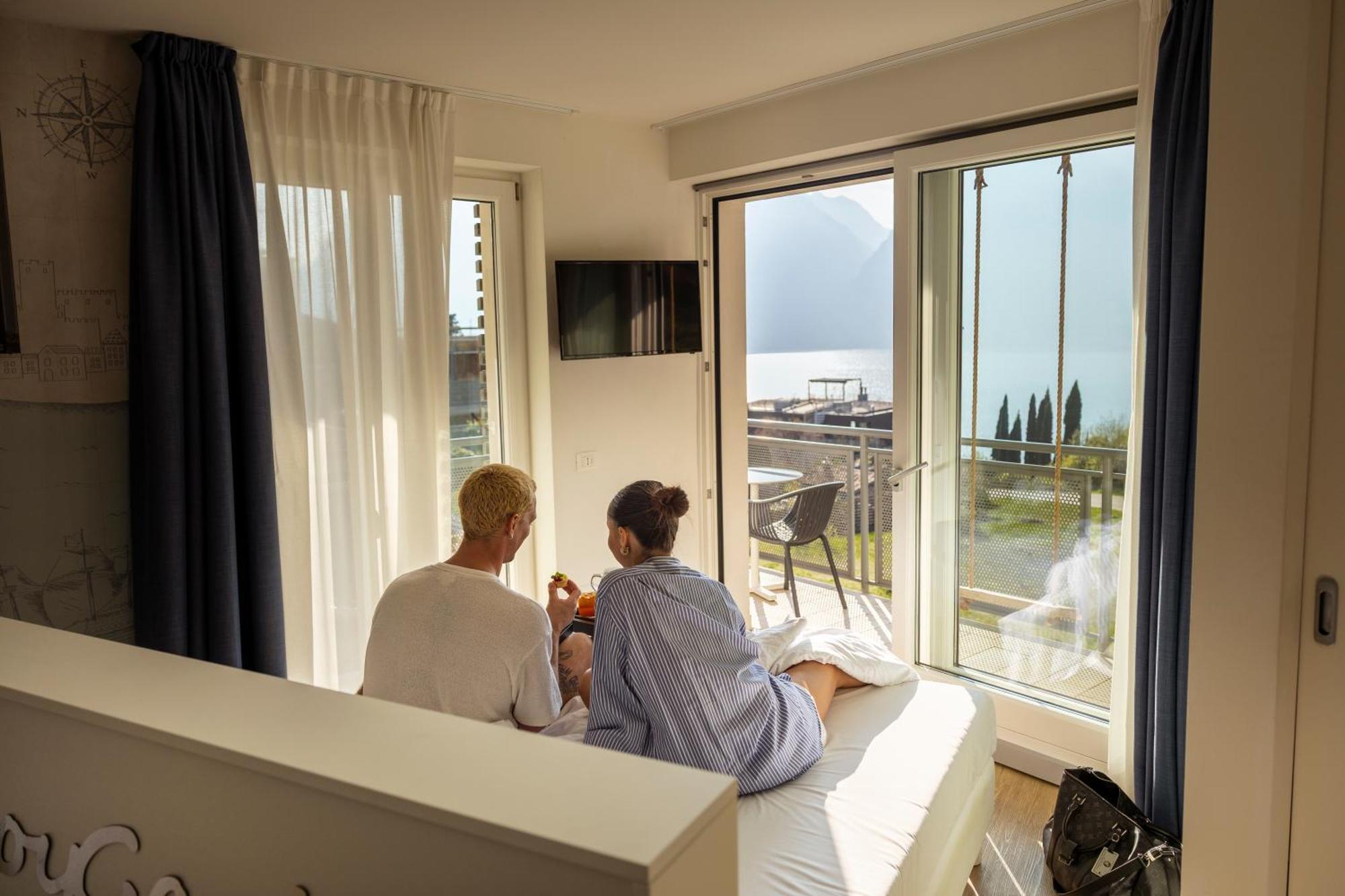 Hi Hotels Torbole - Pool & Spa Торболе Экстерьер фото